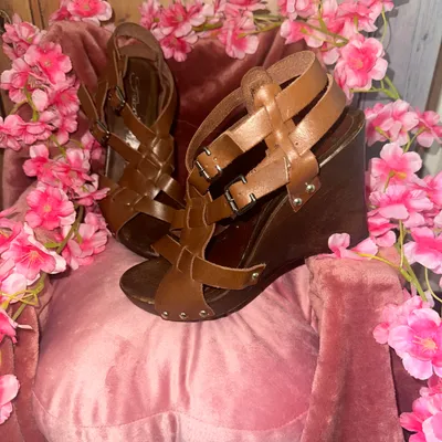 Superbe sandales compensés P37 en cuir Straboski 